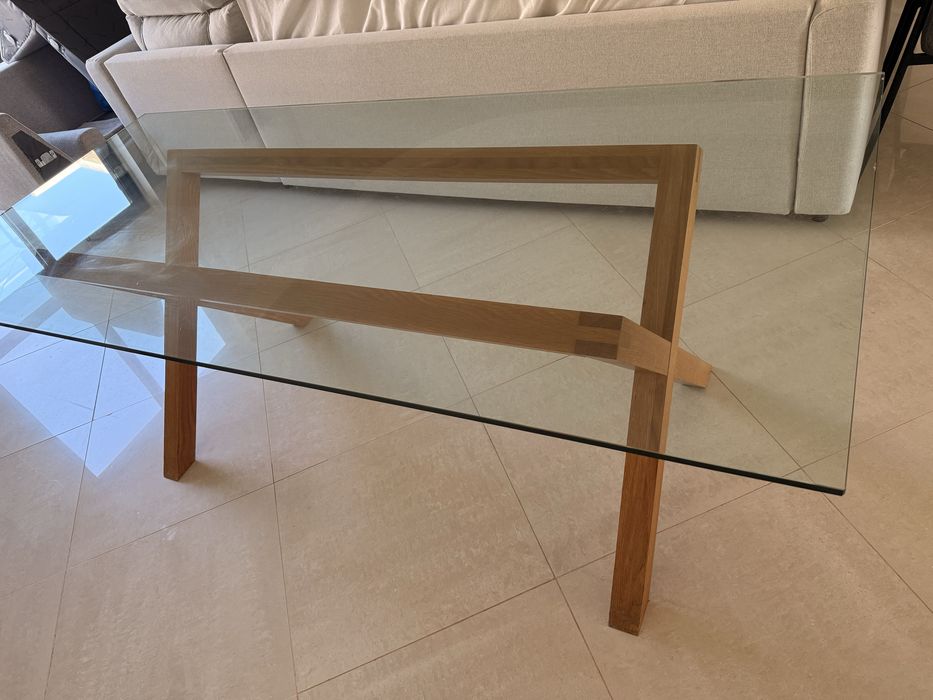 Mesa de Jantar em Vidro Temperado e Base em Carvalho (Design Escandinavo)