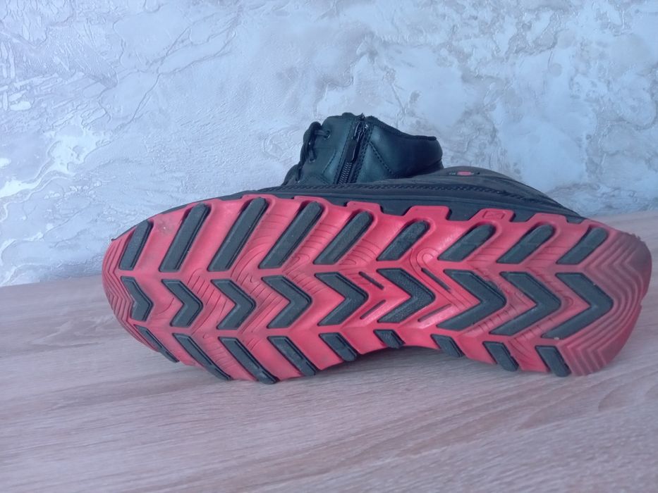 Продам зимние ботинки