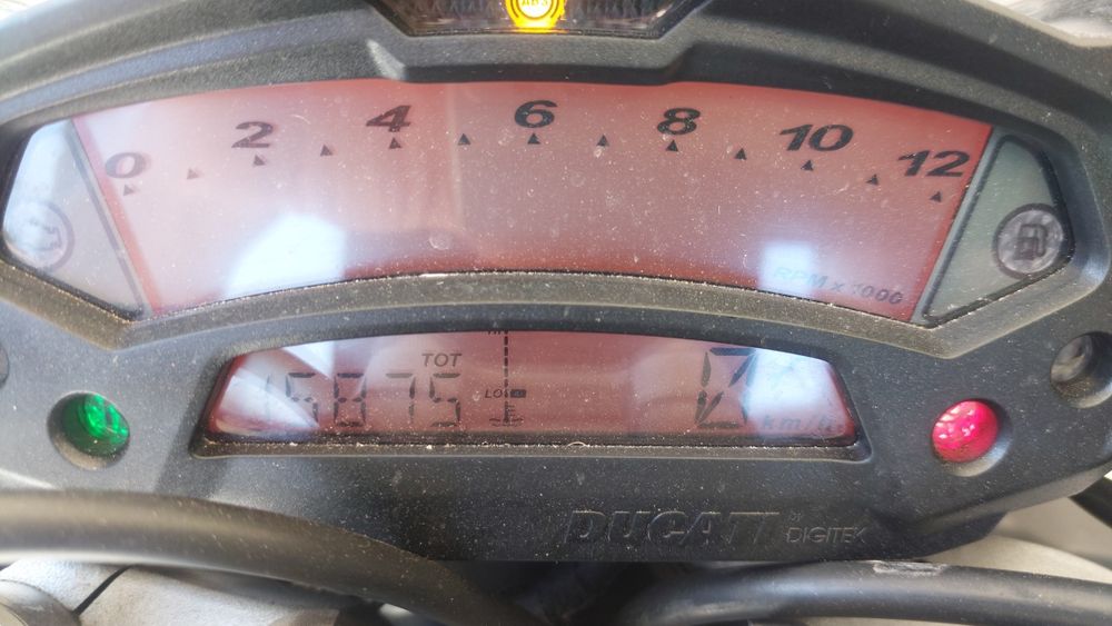 Ducati monster 696