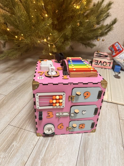 Бізікуб для дитини