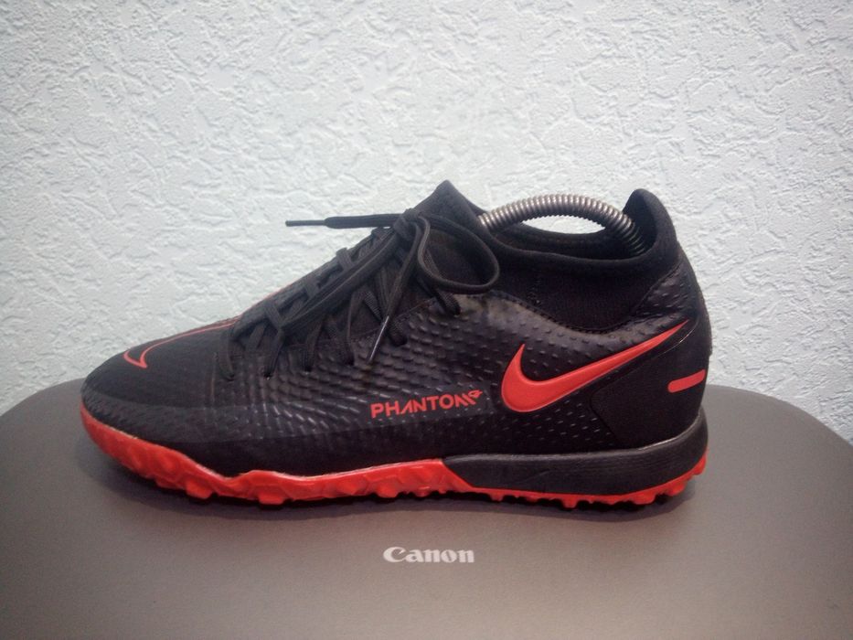 Футзалки сороконожки Nike