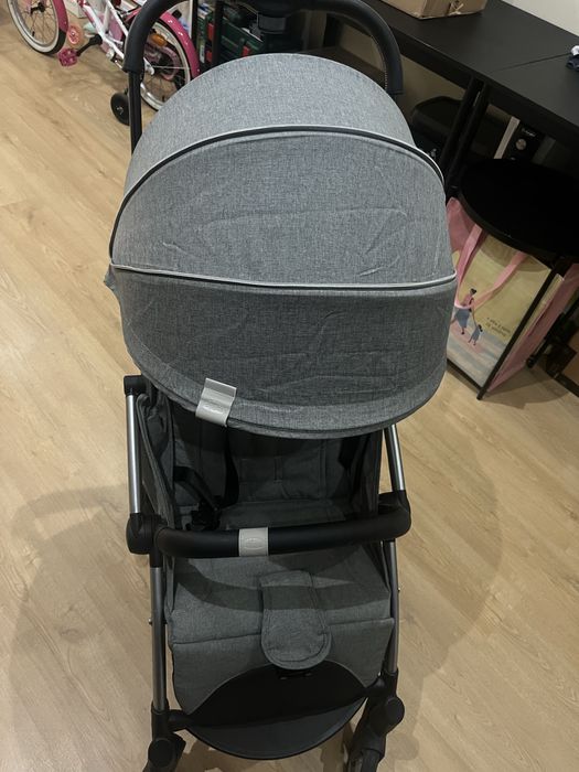 Carrinho de Bebê Chicco (Fechamento One-Hand) – Praticidade e Conforto em Estado de Novo