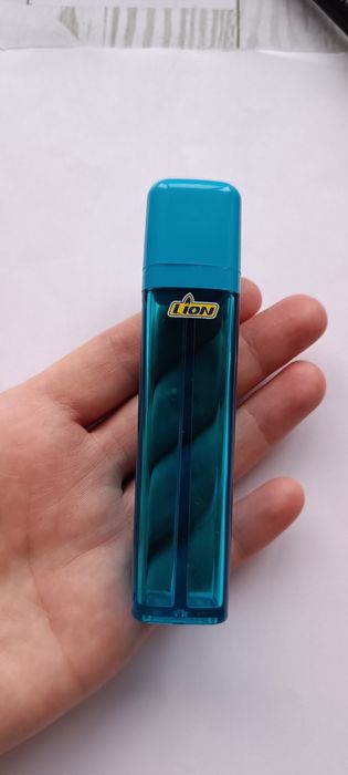 Продам бытовую многоразовую газовую зажигалку "Lion" (БЕЗ ГАЗА!)