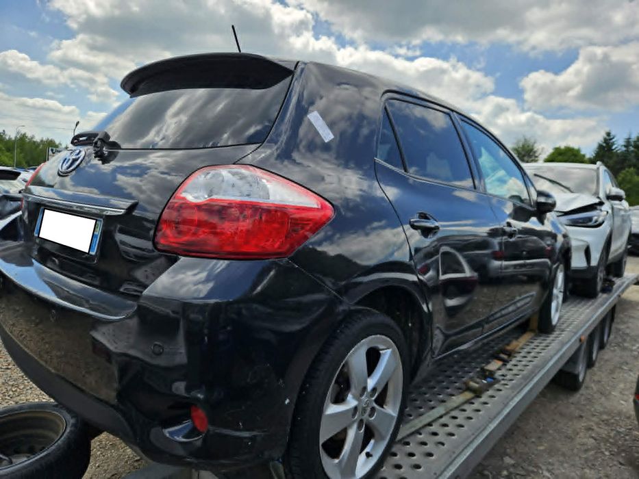 Toyota Auris 1.8 HYBRYDA 2011 rok   uszkodzony bok    /  Francja