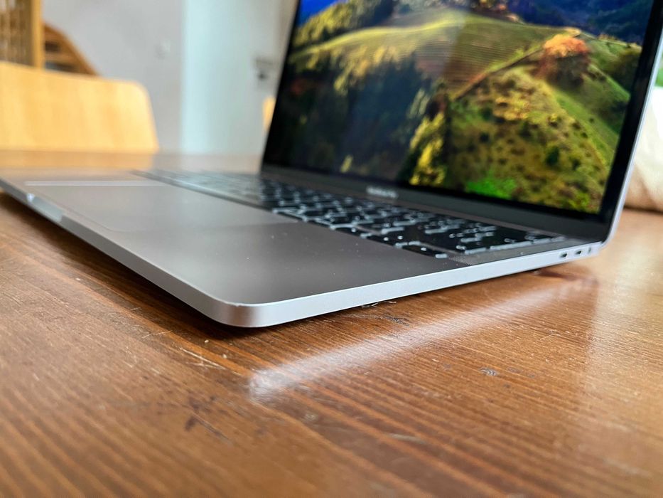 MacBook Pro 13 2020 | i7 | 16GB RAM | 512GB SSD | 4x Thunderbolt
