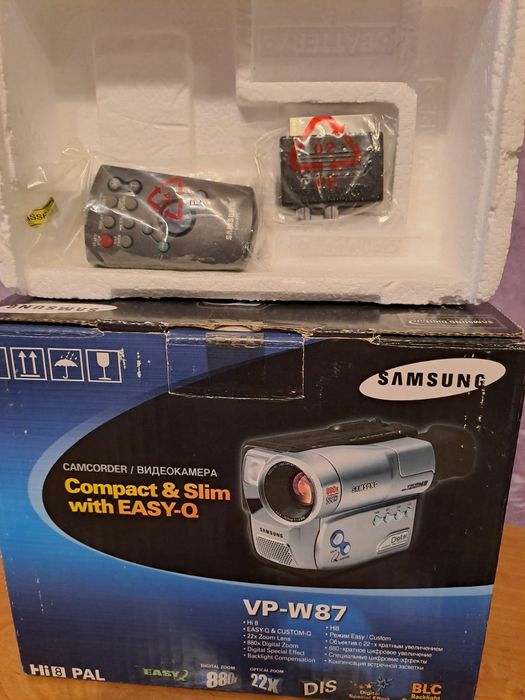 Відеокамера Samsung VP-W87 комплект

Продам відеок