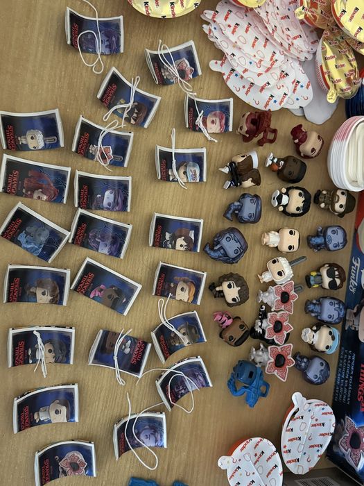 kinder joy stranger things/дивні дива