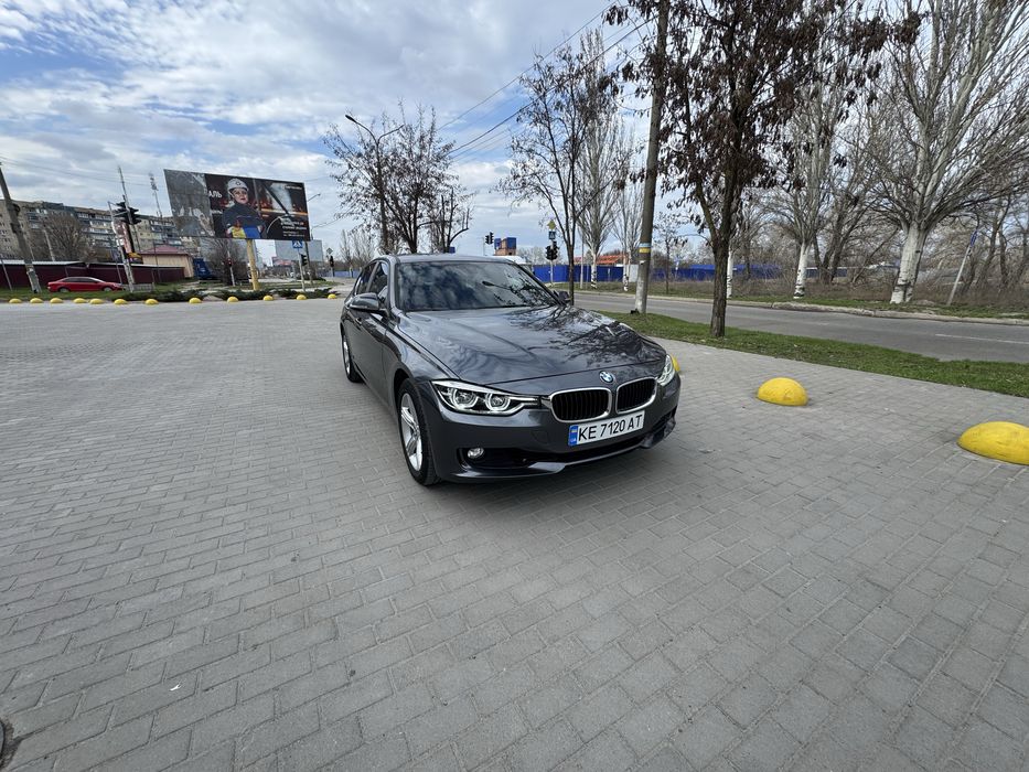 BMW F30 320i.
