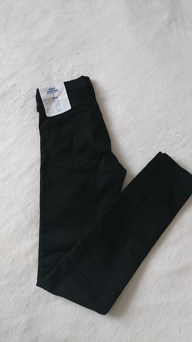 Базовые чёрные джинсы