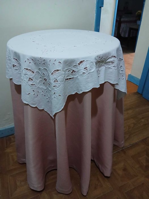 Mesas camilha com toalhas, diâmetro 39/55/43 cm