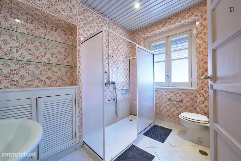 Quarto - localizado em Marquês de Pombal Lisbon