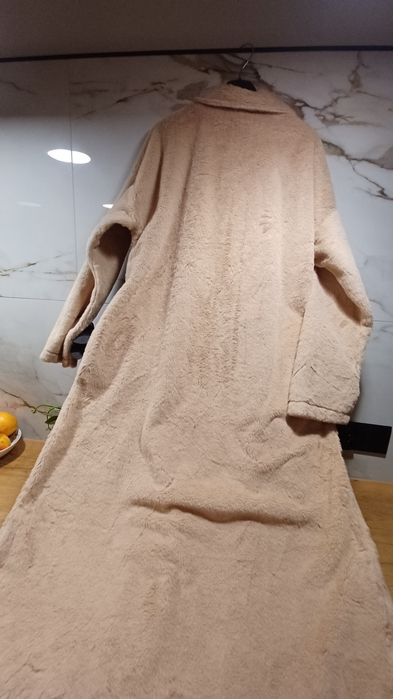 Płaszcz piękny  długi 42