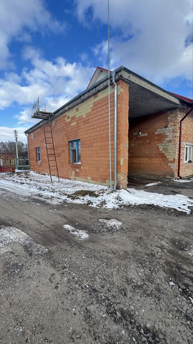 Продаж комерційного об’єкта з житловим будинком у м. Острог