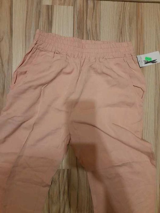 Zwiewne różowe dresy poliester włoskie rozm M