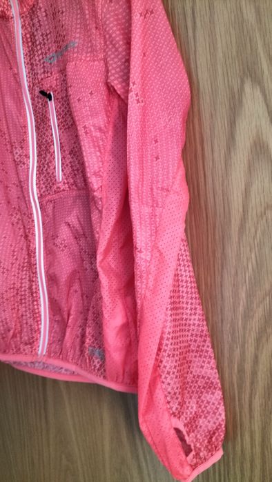 Casaco corta vento rosa