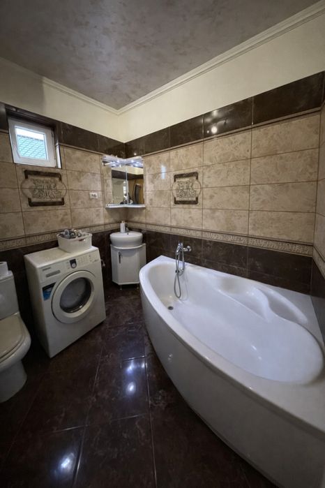 Затишний будинок біля Чорної Гори.