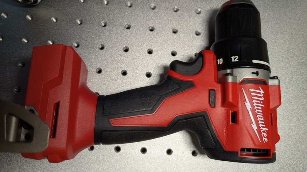 Безщітковий ударний дриль шуруповерт MILWAUKEE 3602-20 ( 3602-20)