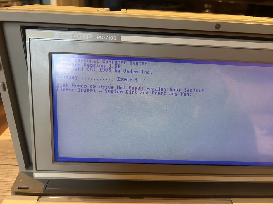 komputer kolekcjonerski Sharp PC 7100