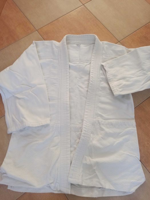 Mam do sprzedania dwa zestawy kompletów judo plus bluza