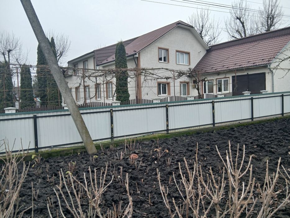 Двоповерховий двох квартирний будинок