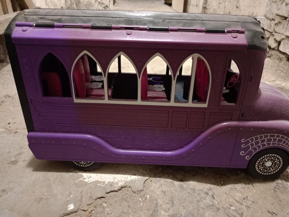 Bus dla lalek monster high