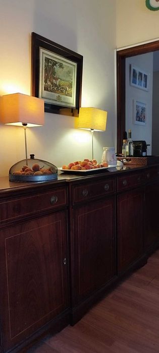 Móveis de sala de jantar - aparador e conjunto mesa e oito cadeiras