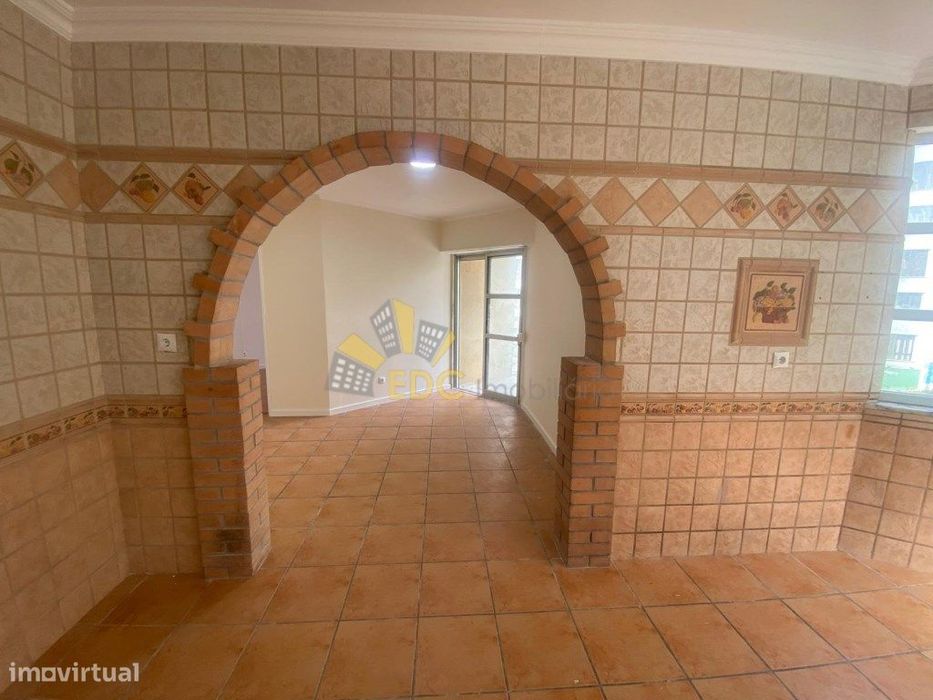 Apartamento T2 Transformado em T3 | A 5 Minutos da Estação | Tapada...