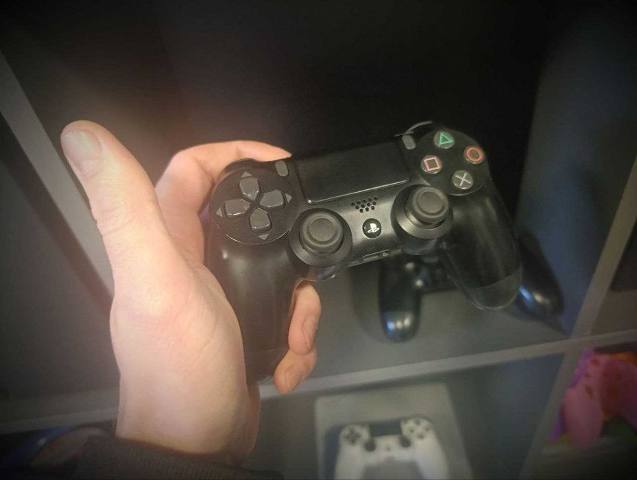 Приставка PS4 Sony PlayStation 4 Pro + 2 Джойстика + Гарантія!