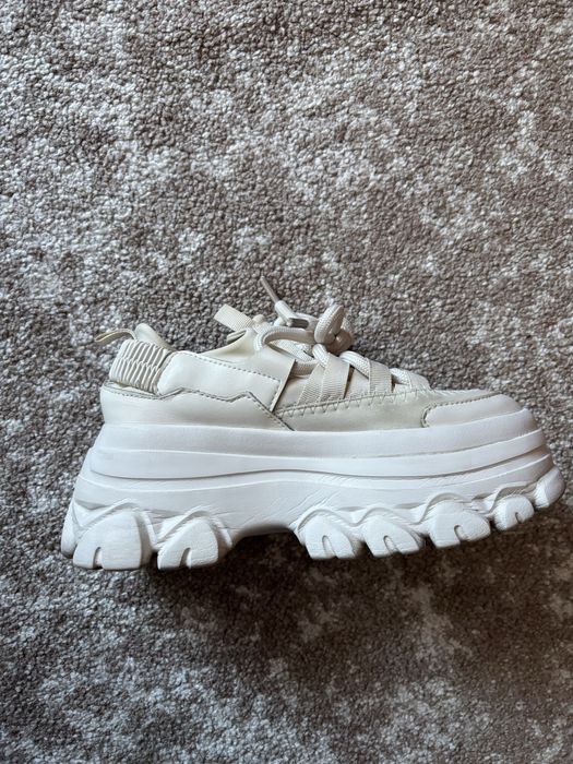 Кросівки жіночі у білому кольрі, шкіра, розмір 38