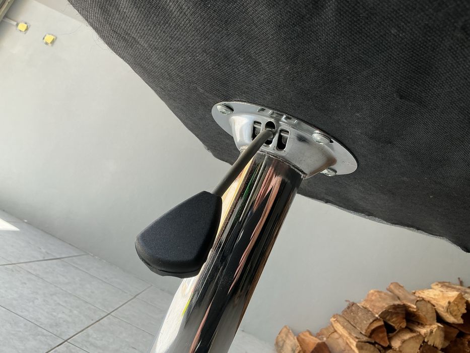Cadeiras de bar com sistema elevatório