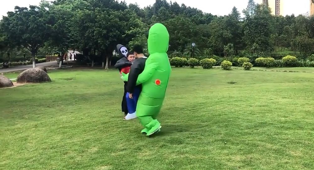 Надувний костюм прибульця, інопланетянина, гуманоїда. Косплей. Прикол