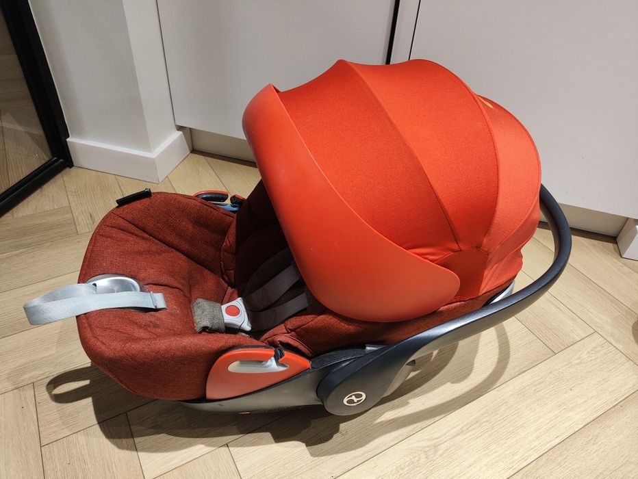 Fotelik nosidełko Cybex Cloud Q rozkładany z bazą Q-Fix