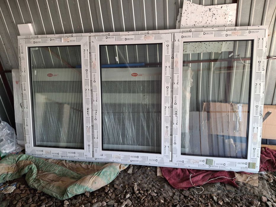 Okno  trzy szybowe 140x260