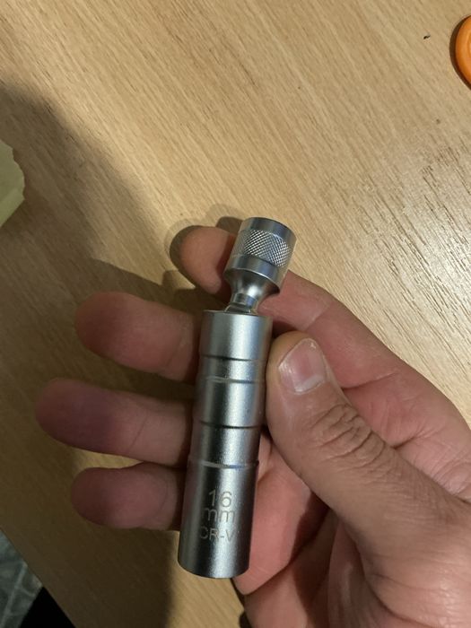 Cr-va якісний міцний зручний свічний ключ карданчик 12гр 3/8 поворотни