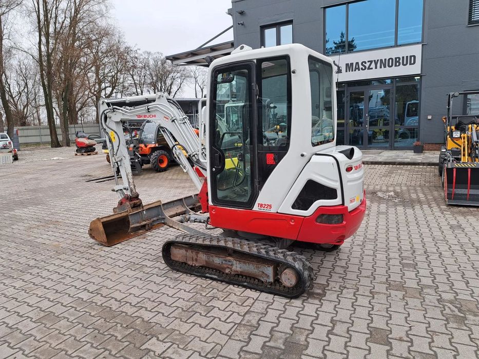 Takeuchi TB225  Minikoparka Takeuchi Cena netto 89.800zł