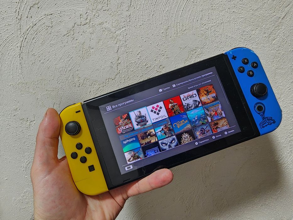 Nintendo Switch з комплектом та чохлом