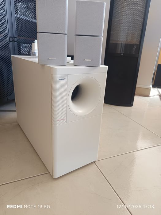 Bose Acoustimass 5 serie III com suportes UB20