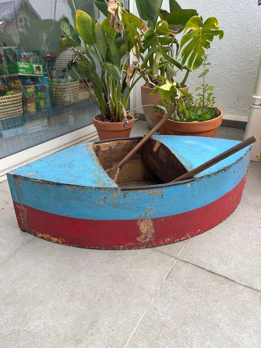Antigo barco decorativo