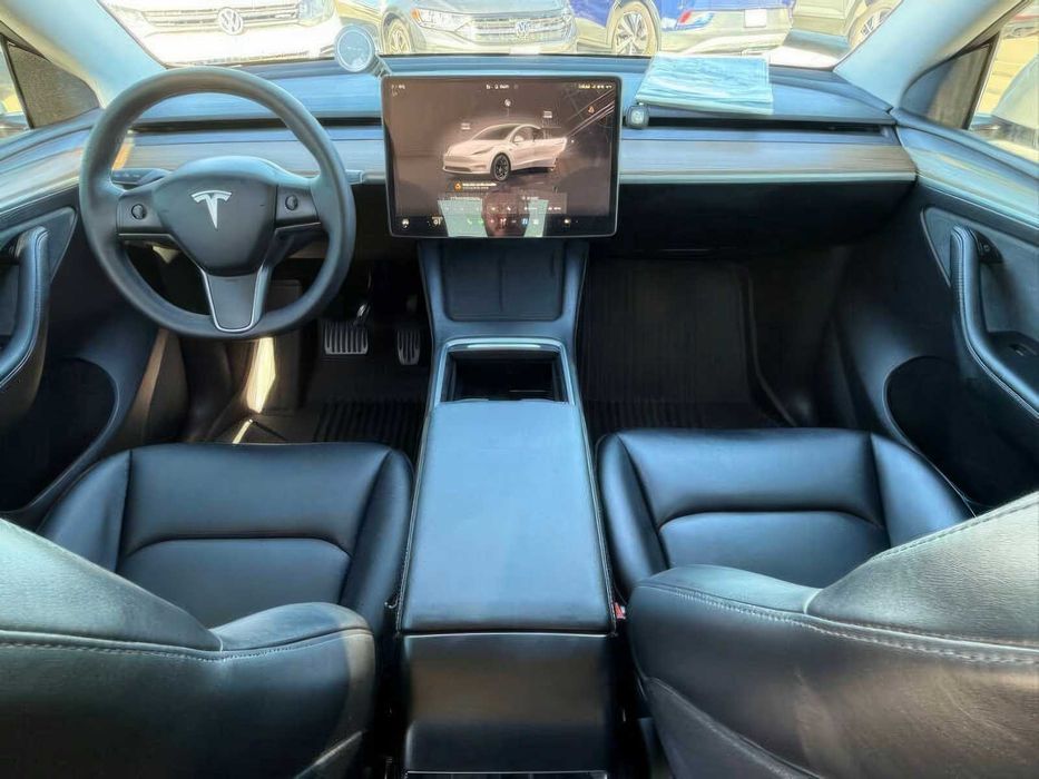 Tesla Model Y Long Range      2023