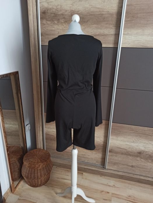 Czarny prążkowany kombinezon r. 42