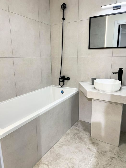 Продається гарна 2 кімнатна квартира на Бамі