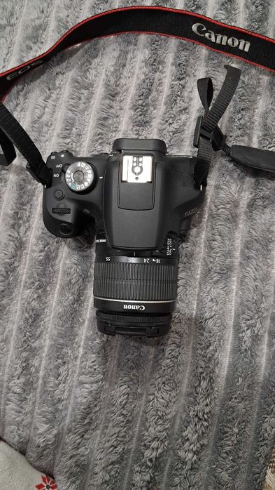 Фотоапарат Canon EOS 2000D