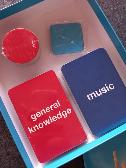 Family Trivia Connections - INGLÊS