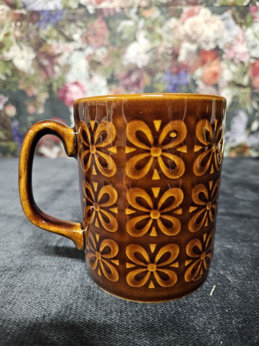 Kubek porcelit Pruszków kokardki brązowy