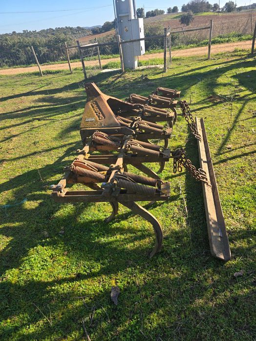 Vendo alfaias agrícolas
