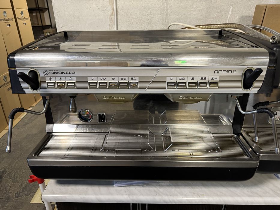 Кавомашина професійна Nuova Simonelli Appia 2 gr