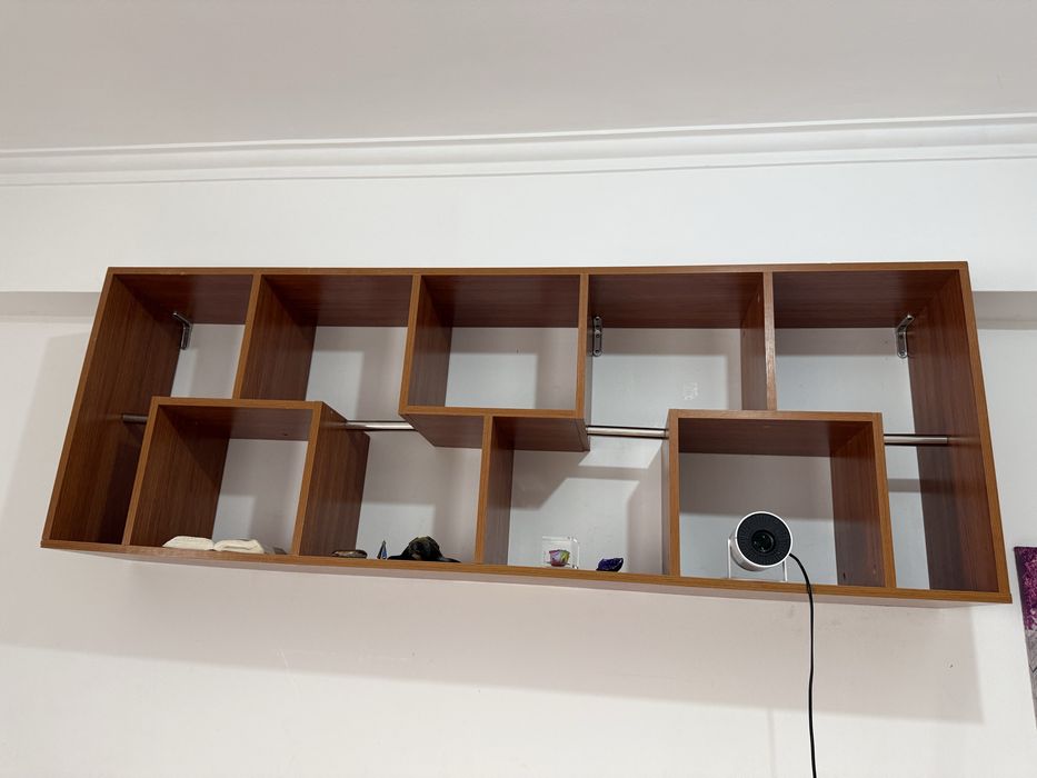 Mesa  com cadeiras e movel