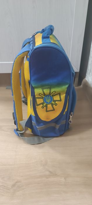 Продам шкільний рюкзак