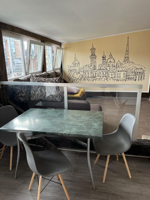 Двохкімнатна квартира в центрі міста!