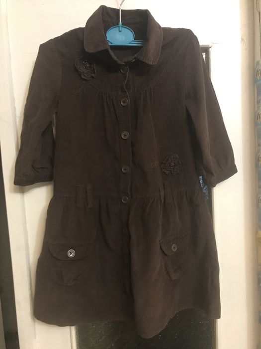 Коричневе мікровільветове плаття на дівчинку8-9років, 134 см.